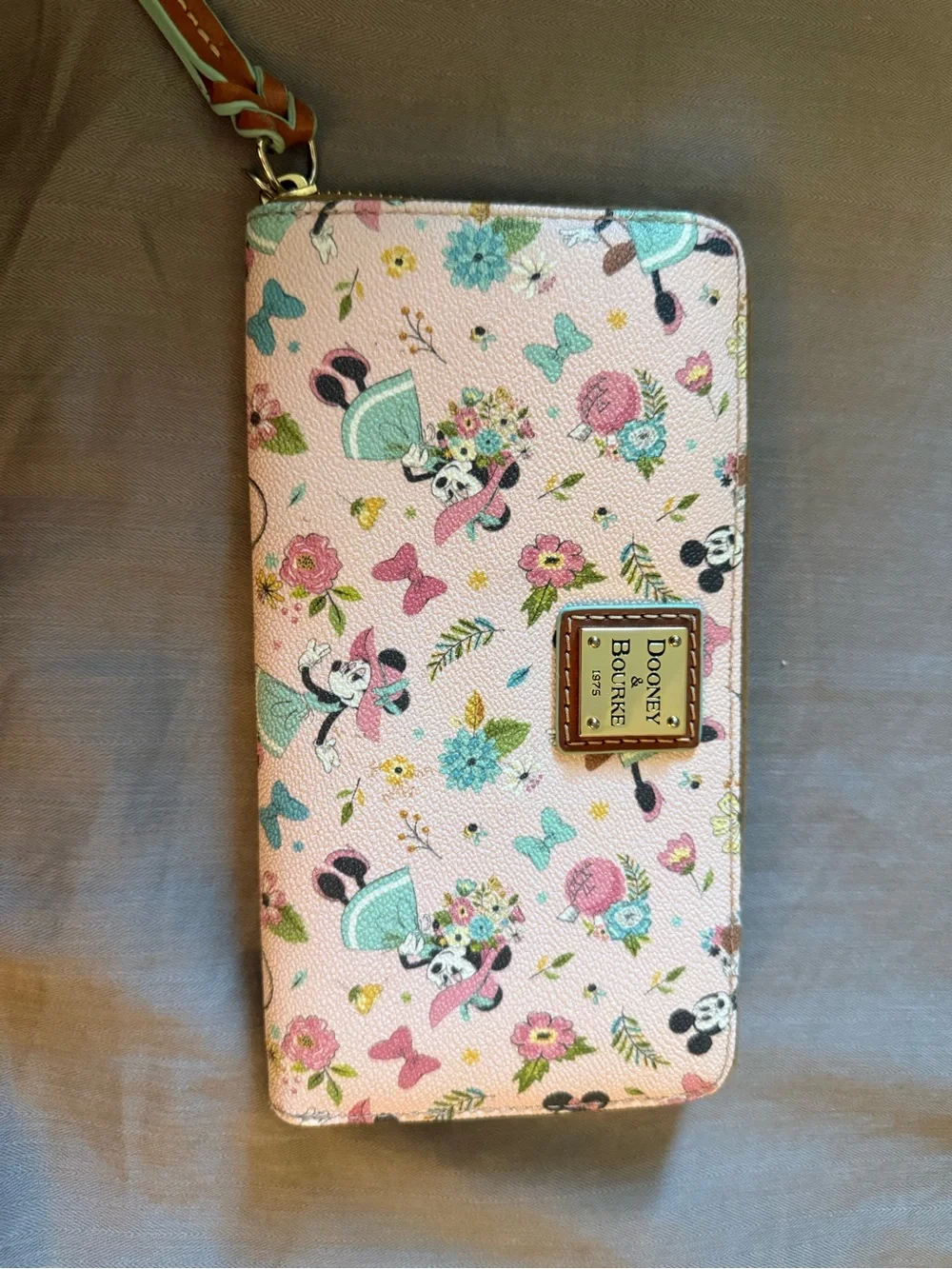 Dooney & Bourke Minnie Mouse Wallet Disney Flower and Garden Festival 2020